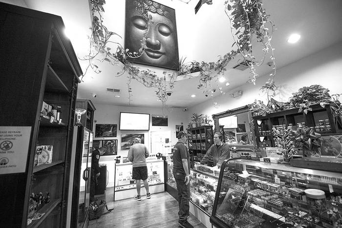 Local de venta de marihuana en el área de San Fernando Valley, Los Ángeles, California. Foto: Robyn Beck, AFP
