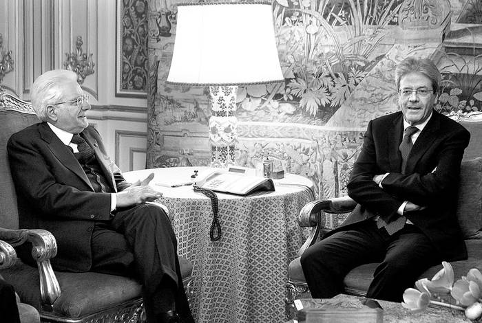 Sergio Mattarella, presidente italiano, y  Paolo Gentiloni, primer ministro. Foto: Paolo Giandotti, AFP