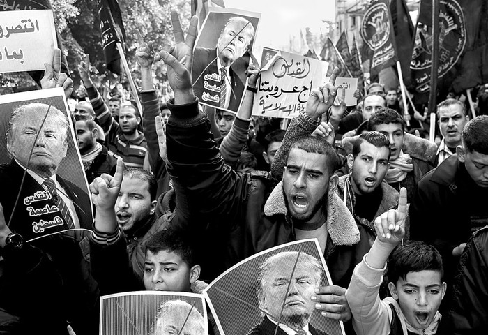 Palestinos del movimiento Jihad Islámica, durante una protesta contra Donald Trump, el 12 de enero, en la ciudad de Rafah, en el sur de la Franja de Gaza. Foto: Said Khatib, AFP
