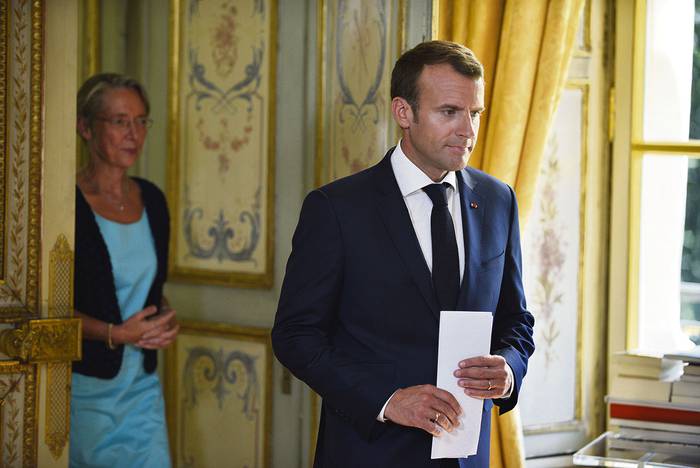 El presidente francés Emmanuel Macron, ayer, en el Palacio del Elíseo, en París.
 · Foto: Julien de Rosa