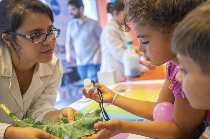 Actividad Expo Kids, en la Facultad de Química, en el Día Internacional de la Mujer y la Niña en la Ciencia. · Foto: Mariana Greif