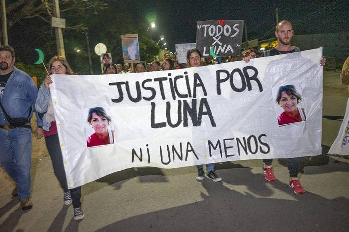 Marcha por justicia por el femicidio de Luna Chiodi, en Playa Pascual (octubre de 2018).
 · Foto: Mariana Greif