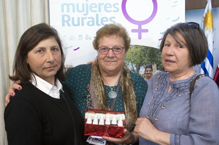 Mary Feijó, Dilian Clavijo y Lujan Marin, ayer, en el Ministerio de Ganadería, Agricultura y Pesca. · Foto: Alessandro Maradei