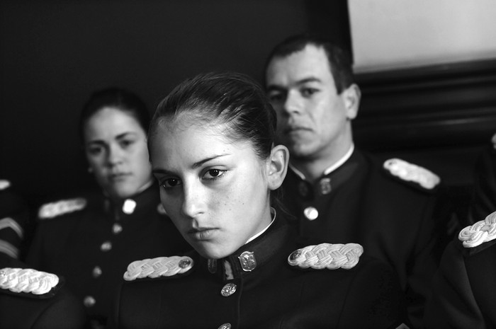 Cadetes de policía, ayer, en la sala Maggiolo.  · Foto: Pablo Nogueira