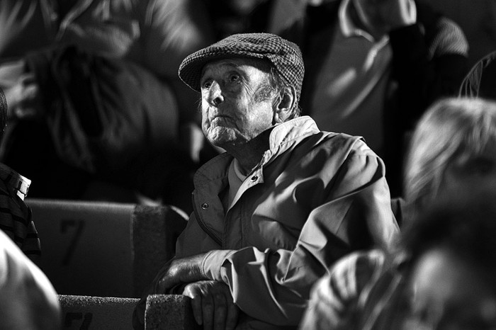 Público asistente al estreno de la película Maracaná, el miércoles, en el estadio Centenario. / Foto: Pedro Rincón