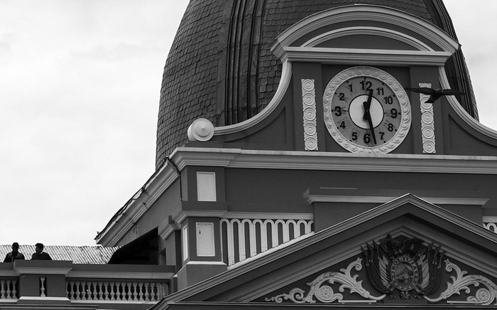 Vista del reloj del Congreso en la plaza Murillo de la ciudad de La Paz (Bolivia). / Foto: Martín Alipaz, Efe (archivo, junio de 2014)