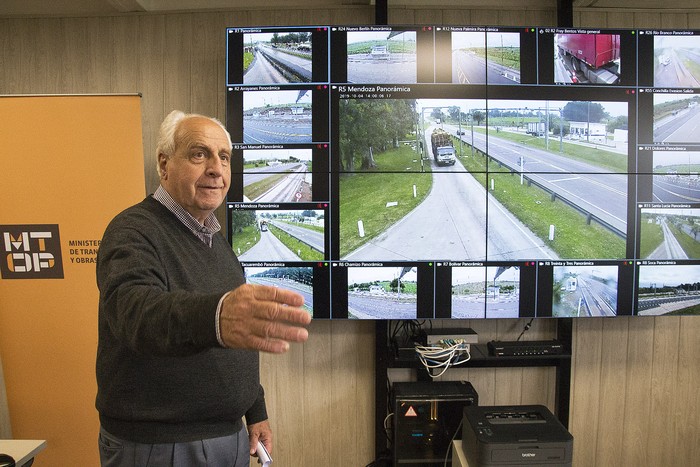 El ministro Víctor Rossi, durante la presentación del centro de monitoreo del transporte de carga del Ministerio de Transporte y Obras Públicas. · Foto: Alessandro Maradei