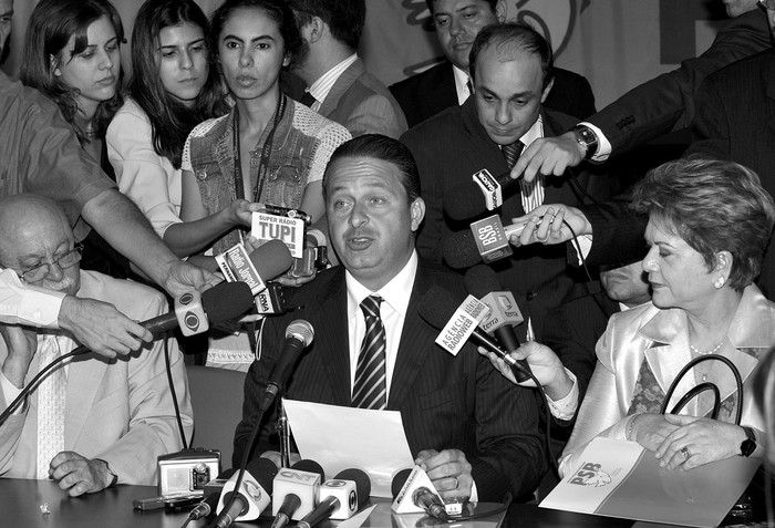 El gobernador de Pernambuco, Eduardo Campos, del Partido Socialista Brasileño comunica el   retiro de Ciro Gomes, gobernador de Río de Janeiro, a la candidatura a la presidencia de Brasil.  · Foto: Abr, Valter Campanato