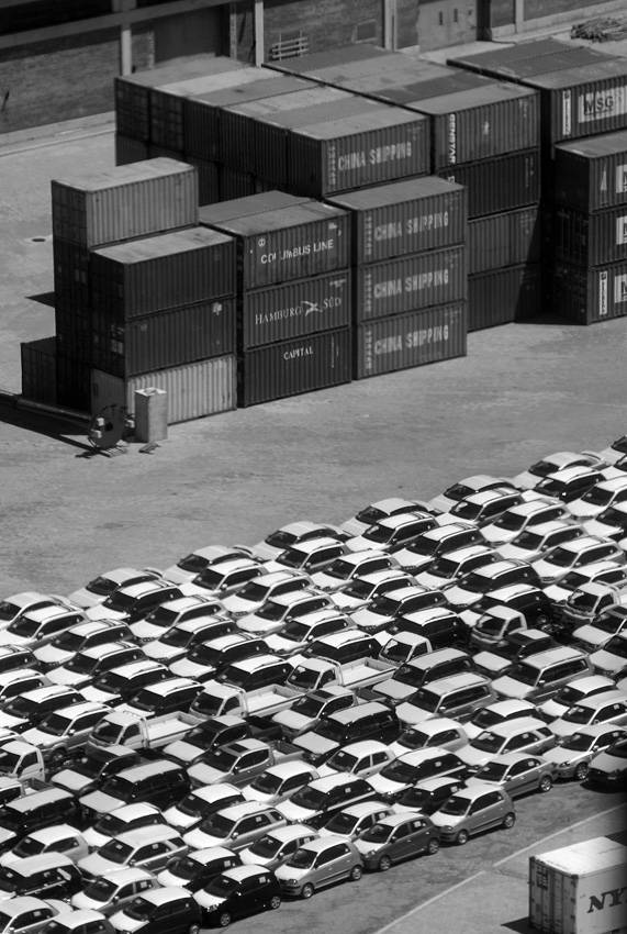 Autos en el puerto de Montevideo. (archivo, diciembre de 2007) · Foto: Pablo Nogueira