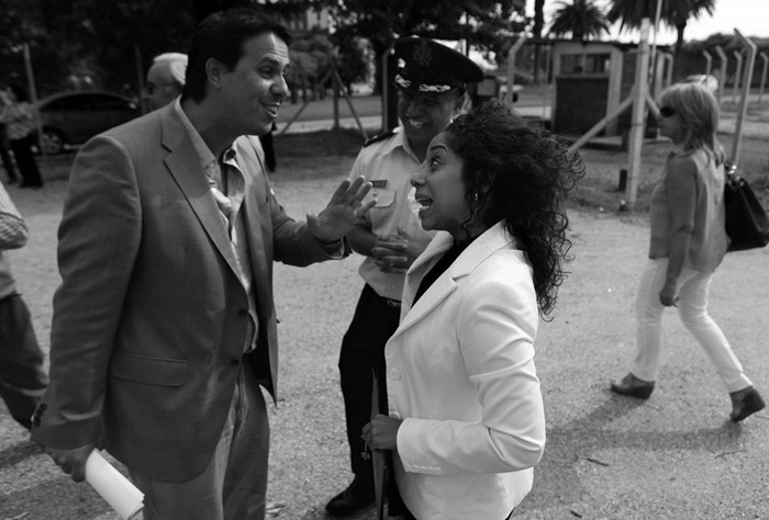 El coordinador del Sistema Nacional de Emergencia, Diego Cánepa, y la embajadora de Estados Unidos, Julissa Reynoso, ayer, previo al acto.  · Foto: Pedro Rincón