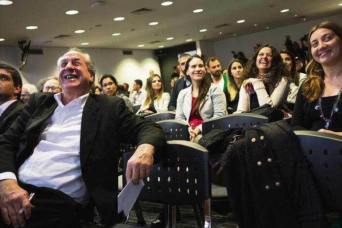 El ministro Ernesto Murro, en el lanzamiento de la 7a edición del Programa Yo Estudio y Trabajo. · Foto: Pablo Vignali
