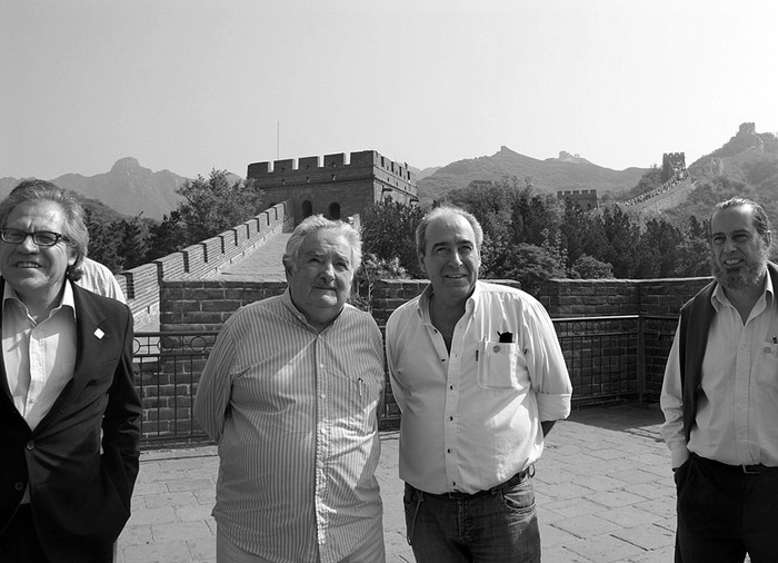 El canciller Luis Almagro, el presidente José Mujica, el presidente del Instituto Nacional de Carnes, Alfredo Fratti, y el presidente de la Administración Nacional de Puerto, Alberto Díaz, durante la visita que realizaron a la Gran Muralla China.  · Foto: S/d de autor, Secretaría de Comunicación