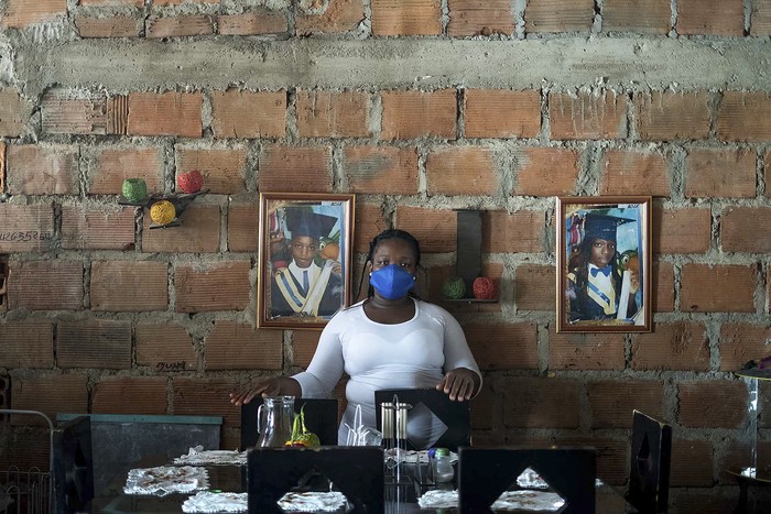 Foto principal del artículo 'Desplazadas por la guerra en Colombia: cómo seguir viva lejos, en la miseria y sin tus hijas e hijos' · Foto: Stephanie Monte