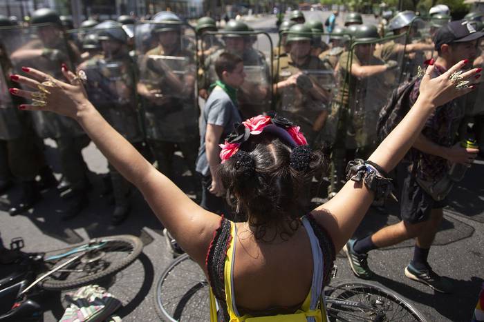 Quinto día consecutivo de protestas, ayer, en Santiago de Chile. · Foto: Claudio Reyes, AFP
