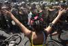 Quinto día consecutivo de protestas, ayer, en Santiago de Chile. · Foto: Claudio Reyes, AFP Quinto día consecutivo de protestas, ayer, en Santiago de Chile. · Foto: Claudio Reyes, AFP