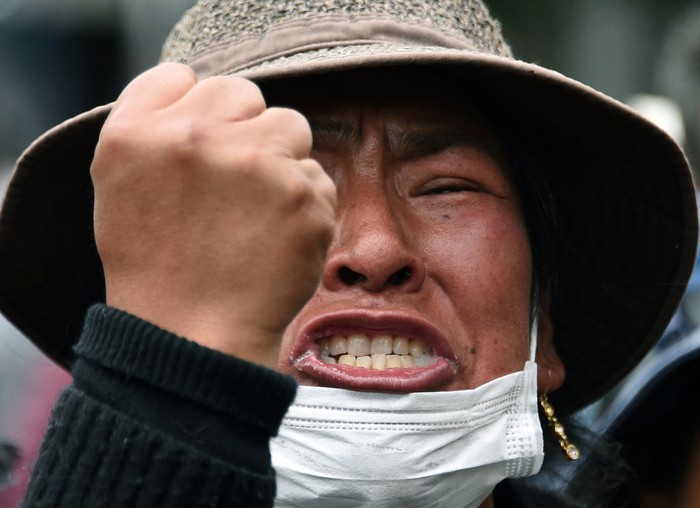 Marcha en apoyo a Evo Morales, ayer, en el centro de La Paz, Bolivia.  · Foto: Aizar Raldes, AFP
