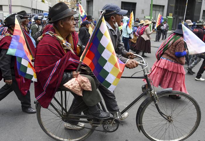 Partidarios del ex presidente boliviano Evo Morales, marchan, ayer, en La Paz. · Foto: Aizar Raldes, AFP