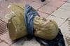 Busto del ex presidente boliviano Evo Morales después de que fue derribado por empleados del Ministerio de Deportes de Bolivia. · Foto: s/d de autor Busto del ex presidente boliviano Evo Morales después de que fue derribado por empleados del Ministerio de Deportes de Bolivia. · Foto: s/d de autor