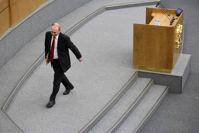 Vladimir Putin, presidente ruso, luego de dirigirse a los legisladores durante una sesión de la Duma del Estado, en Moscú. Archivo, marzo 2020. · Foto: Alexander Nemenov, AFP