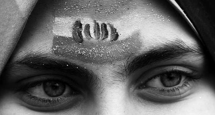 Una joven iraní luce la bandera de su país pintada en la frente durante la celebración de la Revolución Islámica de 1979 en Teherán (Irán).
 · Foto: Efe, Abedin Taherkenareh