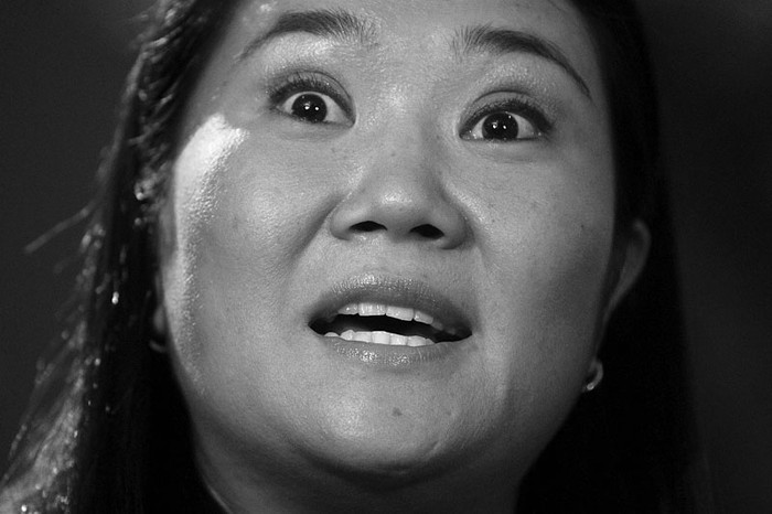 La candidata presidencial peruana por el partido Fuerza 2011, Keiko Fujimori, habla durante un encuentro con la prensa extranjera, el
sábado 21 de mayo, en Lima (Perú). · Foto: Efe, Paco Chuquiure 