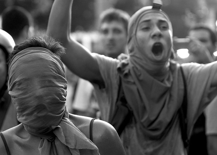 Manifestantes protestan contra el aumento de la tarifa de ómnibus, el 10 de febrero, en el centro de Río de Janeiro (Brasil).
Foto: Marcelo Sayão, Efe