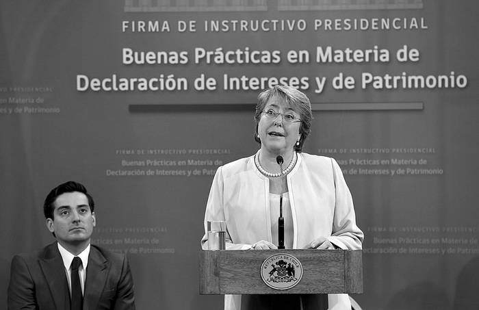 Michelle Bachelet, presidenta de Chile, y Rodrigo Peñailillo, ministro del Interior, ayer, en el Palacio de La Moneda, en Santiago de Chile. Foto: Ximena Navarro, presidencia de Chile