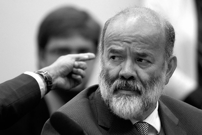 João Vaccari, tesorero del Partido de los Trabajadores de Brasil, en una audiencia ante una comisión del Congreso sobre el escándalo en la petrolera Petrobras, el 9 de abril, en Brasilia (Brasil). Foto: Fernando Bizerra Jr, Efe