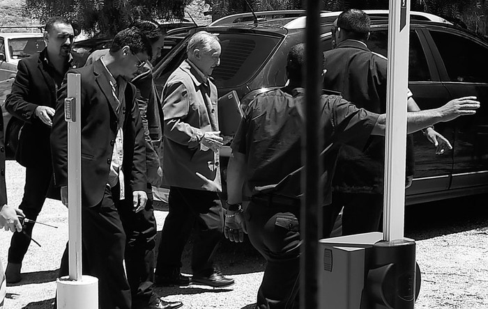 Eugenio Figueredo ingresa al juzgado el 24 de diciembre. Foto: Pablo Porciúncula, Afp Eugenio Figueredo ingresa al juzgado el 24 de diciembre. Foto: Pablo Porciúncula, Afp