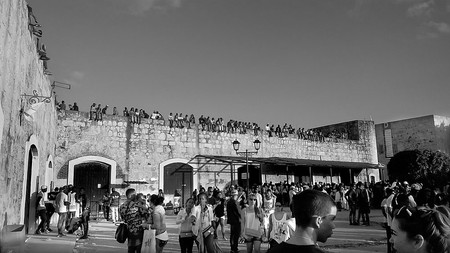 Feria del Libro de La Habana, en la Fortaleza de San Carlos de La Cabaña. Foto: Ramiro Sanchiz Feria del Libro de La Habana, en la Fortaleza de San Carlos de La Cabaña. Foto: Ramiro Sanchiz