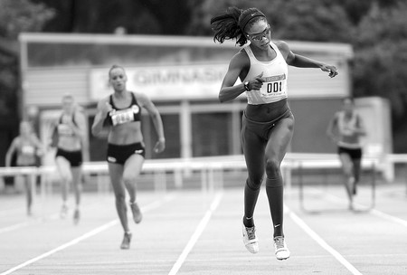 Déborah Rodríguez, el sábado, en la Pista Oficial de Atletismo, durante una prueba
del Grand Prix Sudamericano. Foto: Santiago Mazzarovich Déborah Rodríguez, el sábado, en la Pista Oficial de Atletismo, durante una prueba
del Grand Prix Sudamericano. Foto: Santiago Mazzarovich