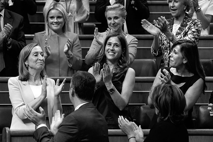 Ana Pastor (i), presidenta del Congreso, durante la constitución del Congreso,
ayer, en el Palacio de las Cortes, en Madrid. Foto: Javier Soriano, Afp