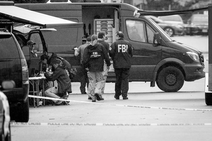 Miembros de la Oficina Federal de Investigaciones trabajan en el lugar donde Ahmad Khan fue detenido, ayer, en Linden, Nueva Jersey. Foto: Drew Angerer, AFP