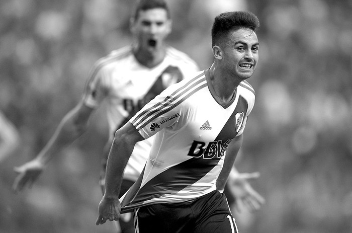 Gonzalo Martínez, de River Plate, festeja después de anotar un gol en el clásico con Boca Juniors, ayer, en la Bombonera, en Buenos Aires. Foto: Juan Mabromata, AFP