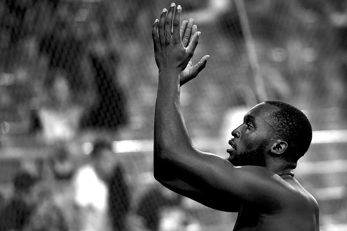 El belga Romelu Lukaku festeja después de la victoria de su equipo sobre Grecia, ayer, en el estadio Georgios Karaiskakis, en el Pireo, Grecia. Foto: Aris Messinis, AFP