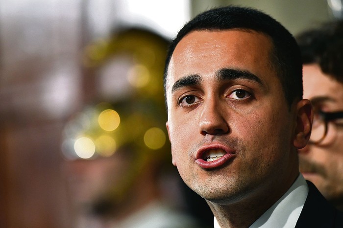 Luigi Di Maio, líder del Movimiento Cinco Estrellas, en rueda de prensa después de una reunión con el presidente italiano Sergio Mattarella, el 5 de abril.  · Foto: Alberto Pizzoli