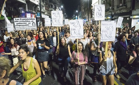 Alerta feminista, en la Plaza Cagancha, el 30 de marzo. · Foto: Mariana Greif Alerta feminista, en la Plaza Cagancha, el 30 de marzo. · Foto: Mariana Greif