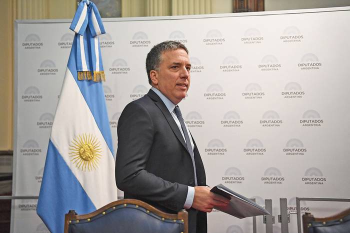 Nicolás Dujovne, ministro de Economía argentino, asiste a la presentación del Presupuesto 2019, ayer, en el Congreso Nacional, en Buenos Aires. · Foto: Eitan Abramovich