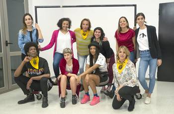 (arriba) Valeria España, Patricia González Viñoly, Marcela Pini, Tamara García, Ana Laura de Giorgi, Camila Espínola (abajo) Delfina Martínez, Eli Almic, Romina di Bartolomeo y Cecilia Olivera, el 25 de setiembre, en el Teatro Solís. (arriba) Valeria España, Patricia González Viñoly, Marcela Pini, Tamara García, Ana Laura de Giorgi, Camila Espínola (abajo) Delfina Martínez, Eli Almic, Romina di Bartolomeo y Cecilia Olivera, el 25 de setiembre, en el Teatro Solís.