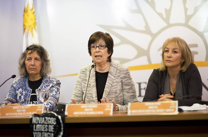 Mariela Mazzotti, Marina Arismendi y Carolina Cosse, durante el acto de lanzamiento de la campaña. · Foto: Mariana Greif