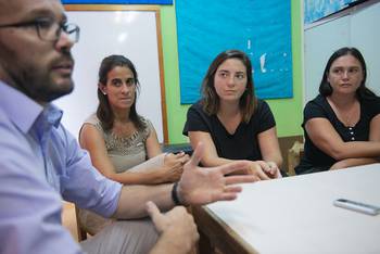 Gastón Ware, Lilián Larrea, Mariana Gallarza y Fabiana Dutra, en el jardín de infantes de funcionarios del Banco de Seguros del Estado. Gastón Ware, Lilián Larrea, Mariana Gallarza y Fabiana Dutra, en el jardín de infantes de funcionarios del Banco de Seguros del Estado.