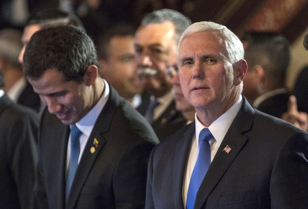 Mike Pence (d), vicepresidente de los Estados Unidos, y el líder opositor venezolano y autodeclarado presidente Juan Guaido, participan en una reunión con los ministros de Relaciones Exteriores del Grupo de Lima, ayer, en el Ministerio de Relaciones Exteriores de Colombia en Bogotá.
· Foto: Diana Sánchez, AFP Mike Pence (d), vicepresidente de los Estados Unidos, y el líder opositor venezolano y autodeclarado presidente Juan Guaido, participan en una reunión con los ministros de Relaciones Exteriores del Grupo de Lima, ayer, en el Ministerio de Relaciones Exteriores de Colombia en Bogotá.
· Foto: Diana Sánchez, AFP