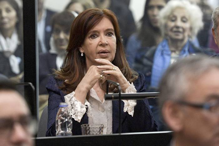 Cristina Fernández, en la sala de audiencias de Comodoro Py, ayer, en Buenos Aires. · Foto: Juan Mambronata, AFP