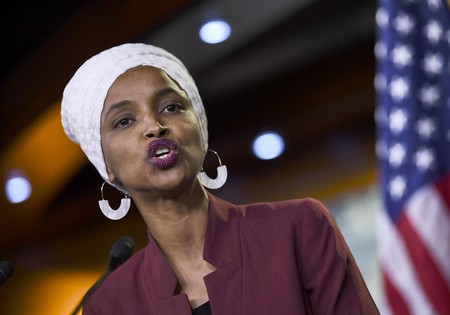 Ilhan Abdullahi Omar, durante una conferencia de prensa sobre los comentarios hechos por el presidente Donald Trump, ayer, en el Capitolio de Estados Unidos. · Foto: Brendan Smialowski, AFP. Ilhan Abdullahi Omar, durante una conferencia de prensa sobre los comentarios hechos por el presidente Donald Trump, ayer, en el Capitolio de Estados Unidos. · Foto: Brendan Smialowski, AFP.