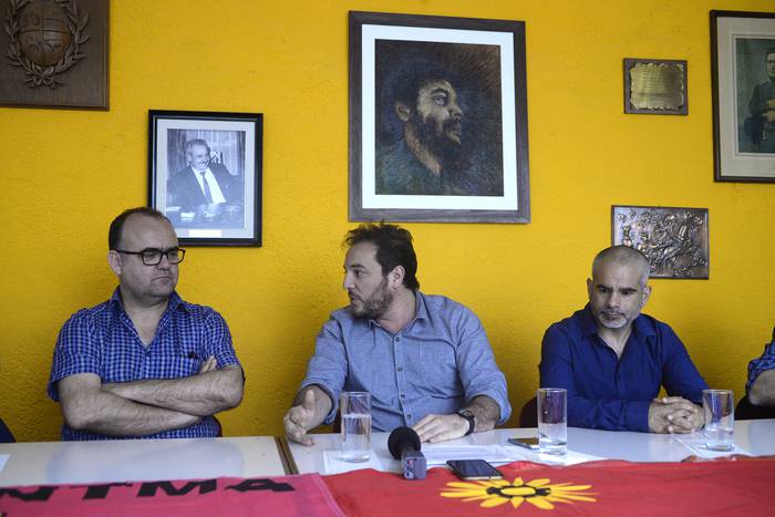 Gabriel Otero, Christian Di Candia y Oscar Curutchet, en el PIT – CNT. · Foto: Alessandro Maradei