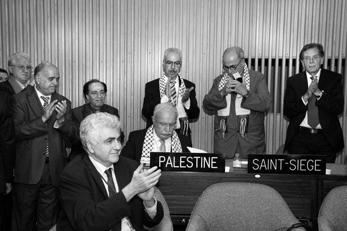 Imagen cedida por la UNESCO de la delegación palestina tras su aceptación como miembro de pleno derecho de esta organización
de la ONU, ayer, en París, Francia.  foto: efe, dou matar · Foto: Efe, Dou Matar