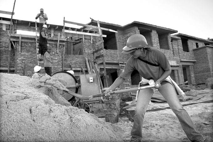 Construcción de viviendas en la cooperativa de ayuda mutua Coviesfe · Foto: Javier Calvelo
