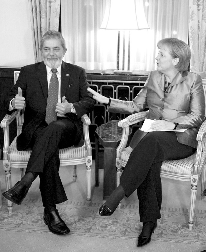 Luiz Inácio Lula da Silva y la canciller alemana, Angela Merkel, durante un encuentro realizado en el penúltimo día de la Cumbre del Cambio Climático de Copenhague. / foto: efe, kay nietfeld