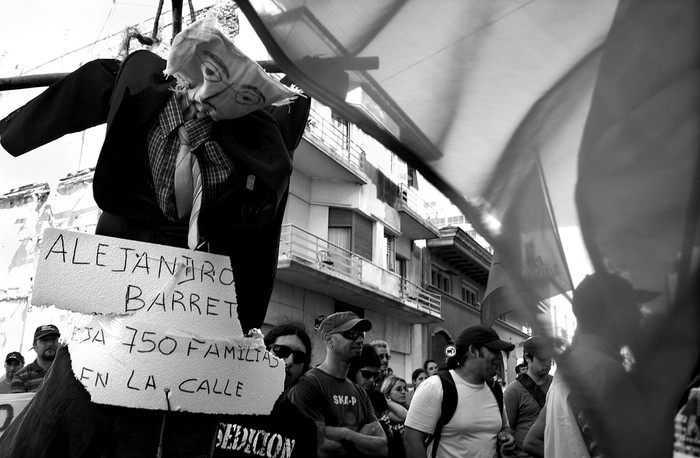 Concentración de trabajadores de Metzen y Sena, frente al Ministerio de Trabajo y Seguridad Social · Foto: Victoria Rodríguez