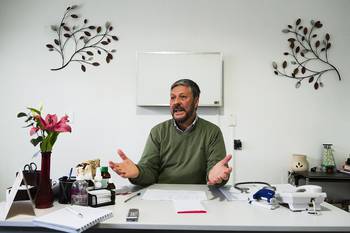 Foto principal del artículo '“Tiene que haber una manera diferente de hacer medicina”' Foto principal del artículo '“Tiene que haber una manera diferente de hacer medicina”'